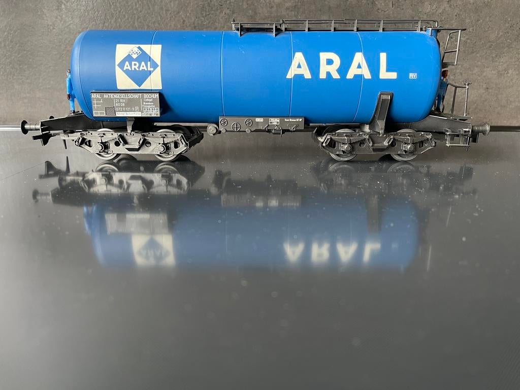 ARAL tankwagen RIVAROSSI wagon spoor 0 in NIEUWSTAAT, Hobby en Vrije tijd, Modeltreinen | Overige schalen, Overige merken, Gelijkstroom of Wisselstroom