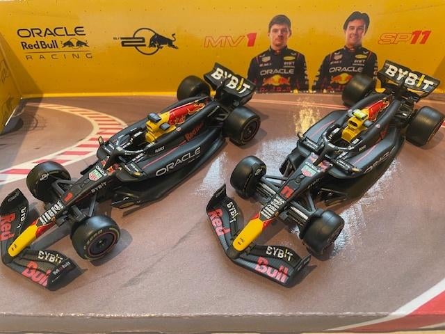 Red Bull Racing RB20 Verstappen - Perez 2024, Ophalen of Verzenden, Zo goed als nieuw, Formule 1