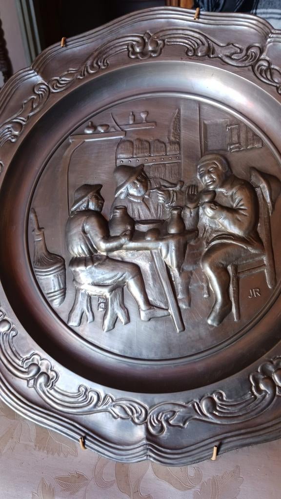 Mooi tinnen sierbord met reliëf JR, Antiek en Kunst, Antiek | Tin, Ophalen of Verzenden