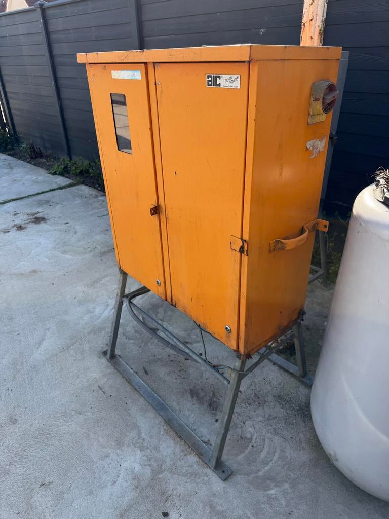 Bouwstroomkast, Ophalen