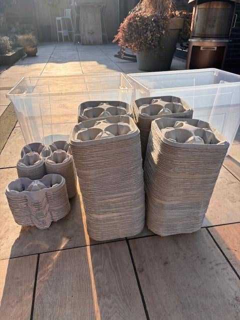 TE KOOP!NIEUW!Draagtray. 4 bekers+ 2 bekers.Karton 430stuks, Overige materialen, Nieuw, Ophalen of Verzenden, Overige stijlen