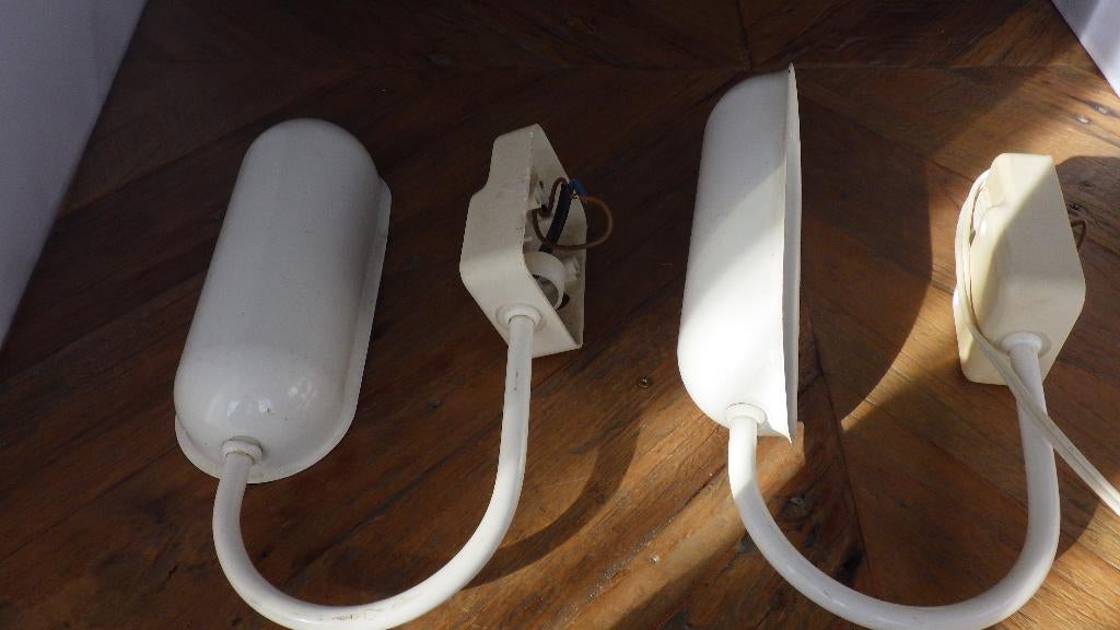 twee mooie retro wandlampen van metaal (Vrieland), Ophalen of Verzenden, Gebruikt, Metaal