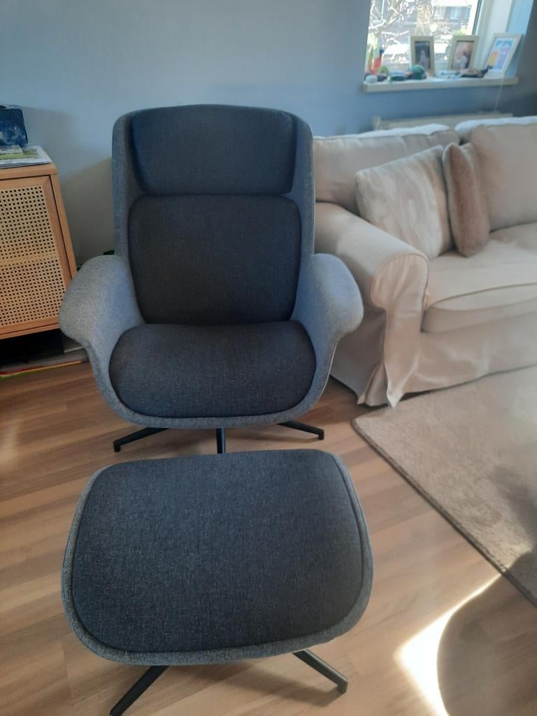 Ikea fauteuil grijs blauw met puff, Huis en Inrichting, Fauteuils, Ophalen, 75 tot 100 cm, 50 tot 75 cm