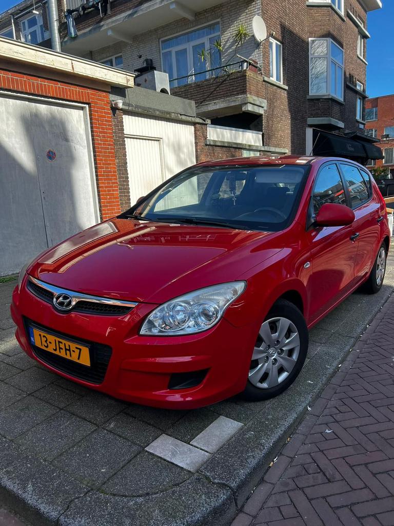Hyundai i30 1.6 I Cvvt 5DR 2009 Rood, Auto's, Voorwielaandrijving, 4 cilinders, 1396 cc, Origineel Nederlands