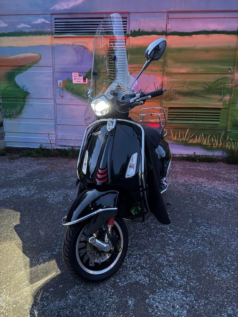 Vespa Sprint 2019 - Compleet met accessoires en helm, Fietsen en Brommers, Ophalen, Gebruikt, Maximaal 45 km/u, Overige modellen