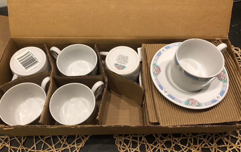 Nieuwe service voor thee of koffie 6 stuk kopjes en schalen, Ophalen of Verzenden, Nieuw, Porselein, Kop en/of schotel