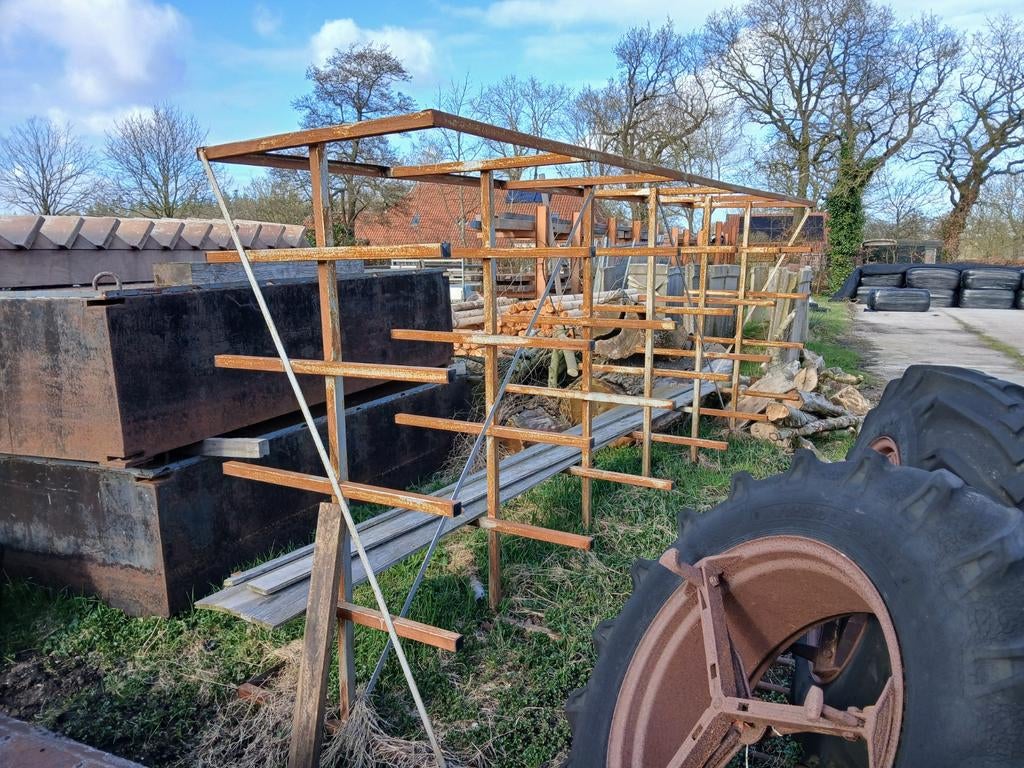 Dubbelzijdige draagarm stelling, Ophalen