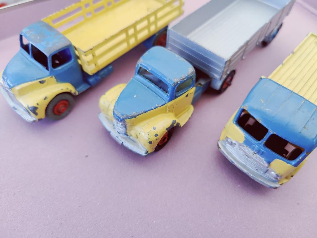 dinky toys vrachtwagen 3 stuks zie foto's Dinky Toys, Hobby en Vrije tijd, Modelauto's | 1:43, Ophalen of Verzenden, Gebruikt