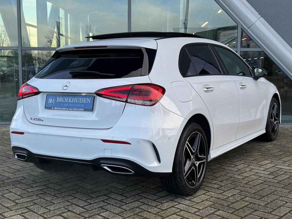 Mercedes-Benz A-klasse 250 e AMG Line Plug in Hybride 218pk, Gebruikt, 4 cilinders, 15 kWh, Wit