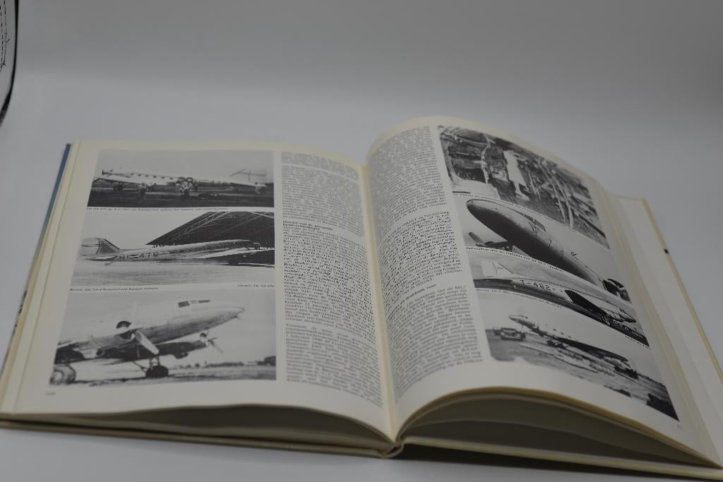 Dakota DC3/C47 onder NL vlag, Ophalen of Verzenden, Gelezen, Theo wesselink, Vliegtuig