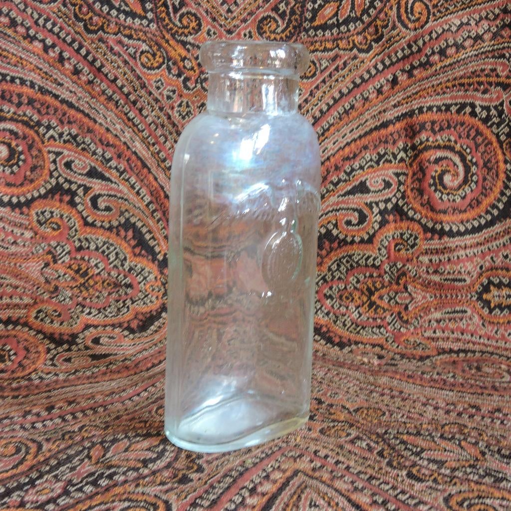 Glazen fles reliëf afbeelding adelaar, Antiek en Kunst, Antiek | Glas en Kristal, Ophalen of Verzenden