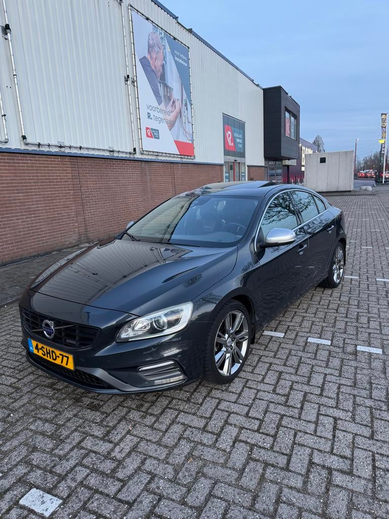 Volvo S60 1.6D Drive 84KW Powershift 2013 Grijs, Auto's, 4 cilinders, S60, Origineel Nederlands, 24 km/l