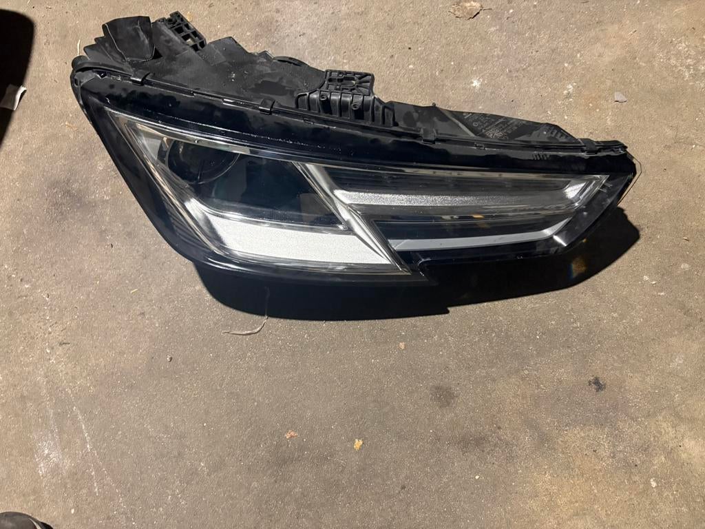 Audi a4 koplamp rechts voor b9 a4 vanaf 2015 030129627200, Total car expert, Totalcarexpert@hotmail.com, Audi, Ophalen of Verzenden