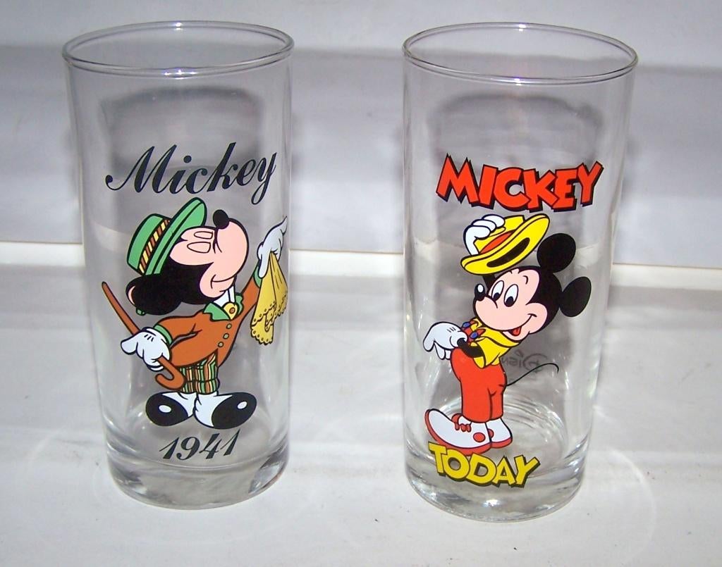2 prachtige longdrink glazaen. Mickey 1941 en Mickey today., Verzamelen, Glas en Borrelglaasjes, Ophalen of Verzenden, Zo goed als nieuw