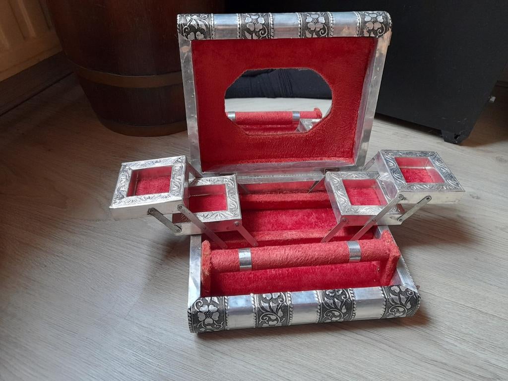 Sieraden kistje t.e.a.b, Gebruikt, Ophalen of Verzenden, Met spiegeltje(s), Hardcase