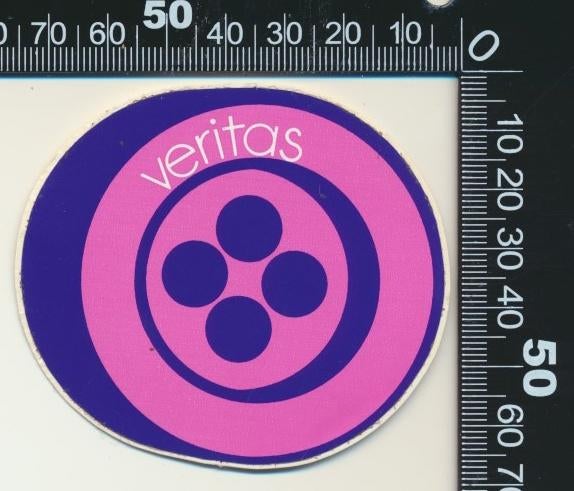 Sticker: Veritas (1), Ophalen of Verzenden, Zo goed als nieuw, Bedrijf of Vereniging