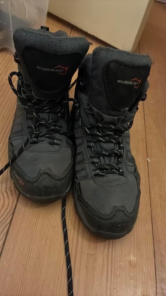 Wildebeast bergschoen sneeuwschoen 34, Ophalen of Verzenden, Zo goed als nieuw, Jongen of Meisje, Laarzen