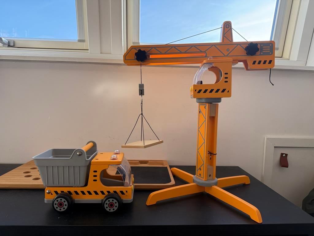 Houten hijskraan en kiepwagen, Ophalen, Zo goed als nieuw