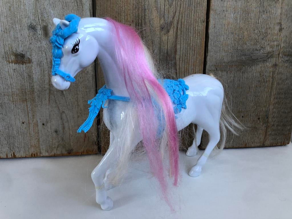 Prinses paard Barbie formaat wit roze blauw, Kinderen en Baby's, Speelgoed | Poppen, Ophalen of Verzenden, Zo goed als nieuw, Barbie