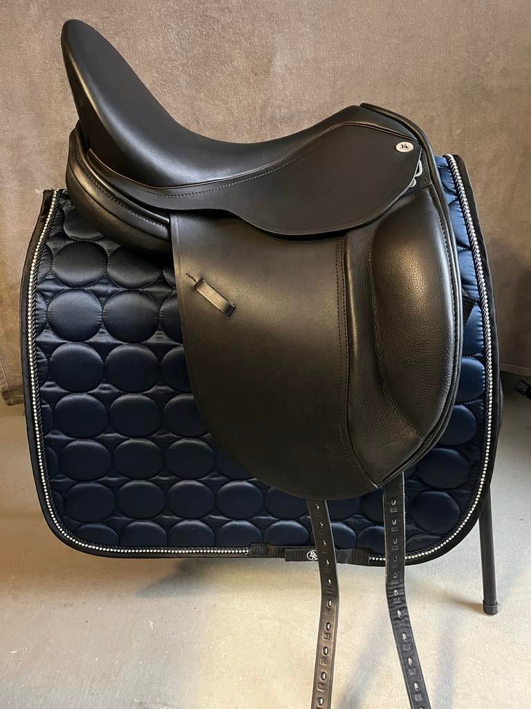 Kavalkade Athene dressuurzadel Inch: 17,5 Boommaat: wijd, Dressuur, Kavalkade, Ophalen of Verzenden, Zo goed als nieuw