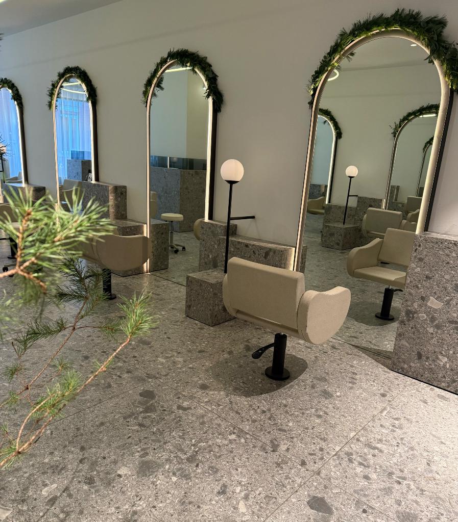 Exclusief kapsalon interieur te koop ivm verbouwing, Ophalen