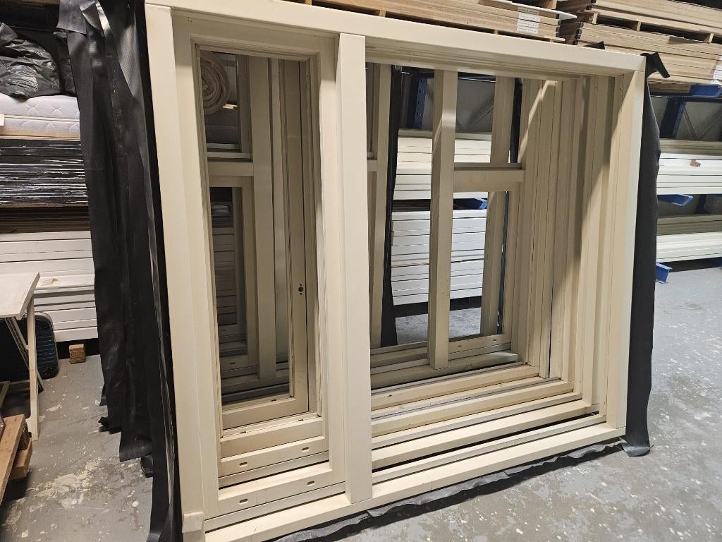 Nieuwe 4st houten kozijnen, meranti met draaikiepraam, Gevelraam of Ruit, Nieuw, 160 cm of meer, 160 cm of meer