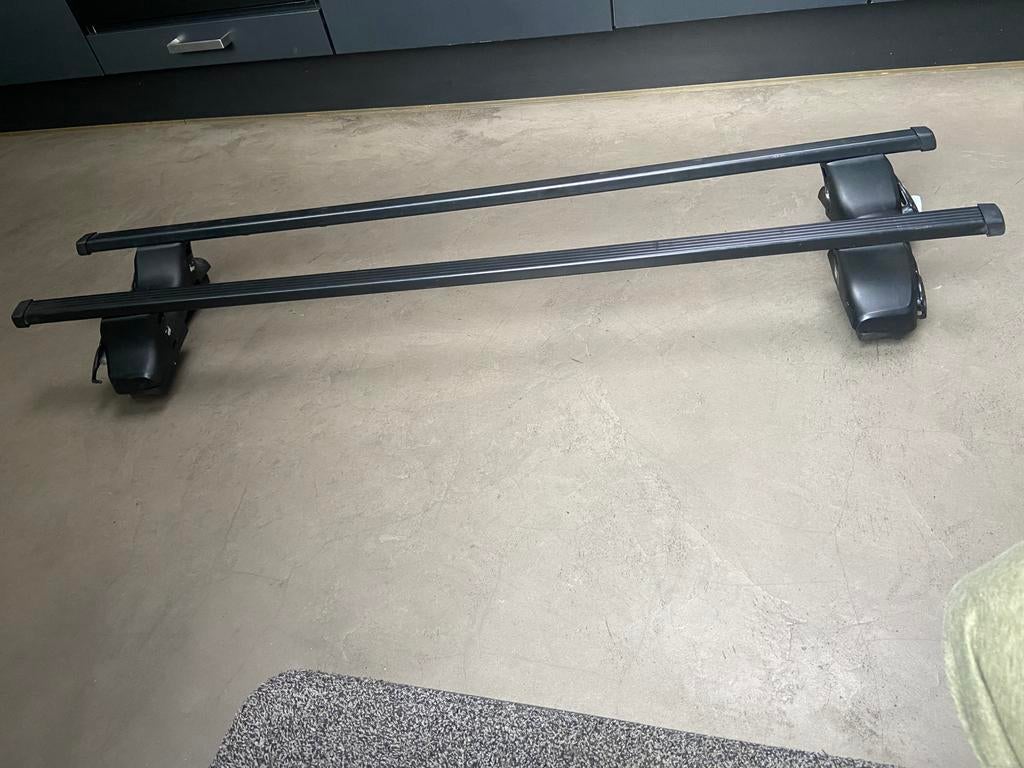 Thule Square bar dakdragers en Rapid System 754 voetjes, Auto diversen, Ophalen of Verzenden, Zo goed als nieuw