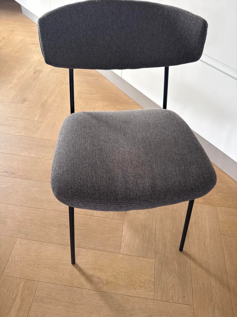 Grijze stoel met zwart stalen frame, Ophalen, Gebruikt, Metaal, Eén