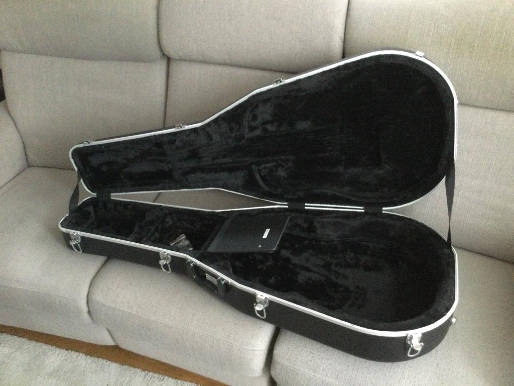 Gitaarkoffer, Muziek en Instrumenten, Behuizingen en Koffers, Ophalen, Zo goed als nieuw, Akoestische gitaar