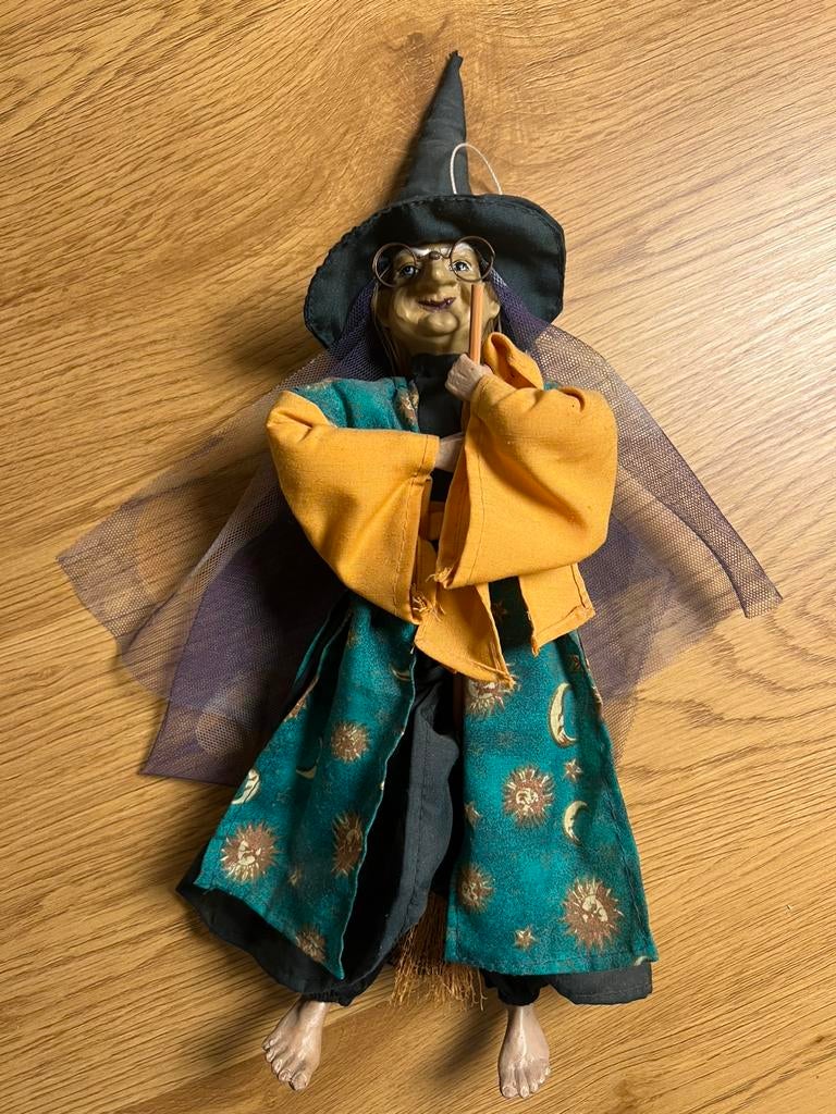 Heksen hangpop (jaren ‘80), Verzamelen, Poppen, Ophalen of Verzenden, Zo goed als nieuw, Pop