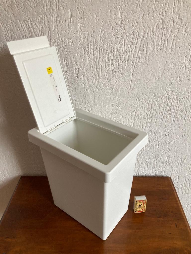 Klein wit mini prullenbakje + klepje kunststof lichtgewicht, Kunststof, Ophalen of Verzenden, Zo goed als nieuw, Minder dan 10 liter