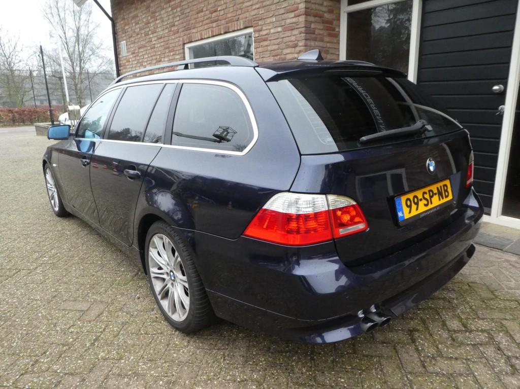 BMW 5-serie Touring 523i Executive Automaat / Leder / Navi, Auto's, Automaat, Achterwielaandrijving, Zwart, 2497 cc