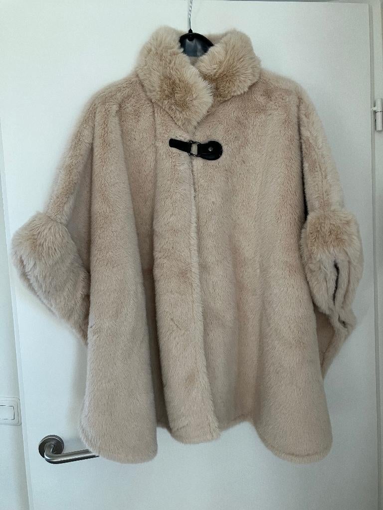 Jasje/ Omslagdoek / Cape / stola warm, zacht en NIEUW!, Kleding | Dames, Gelegenheidskleding, Overige typen, Bruin, Maat 46/48 (XL) of groter