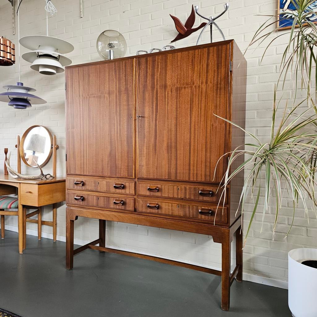 Kast Morten Olsen Møbelfabrik Deens design