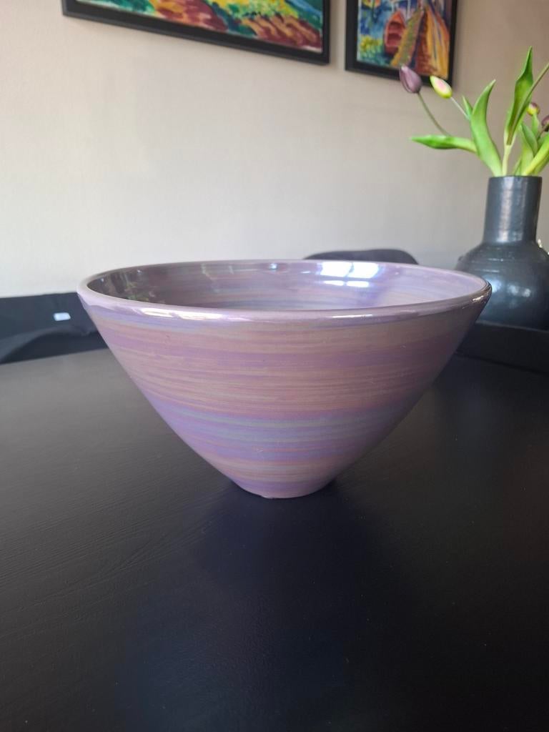 Ecri schaal te koop. Parelmoer paars., Huis en Inrichting, Ophalen, Overige kleuren, Aardewerk of Porselein, Zo goed als nieuw