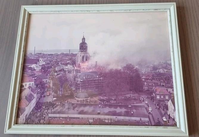 Historische foto: Brand Peperbuskerk Bergen op Zoom, Minder dan 50 cm, Gebruikt, Ophalen of Verzenden, Foto of Poster
