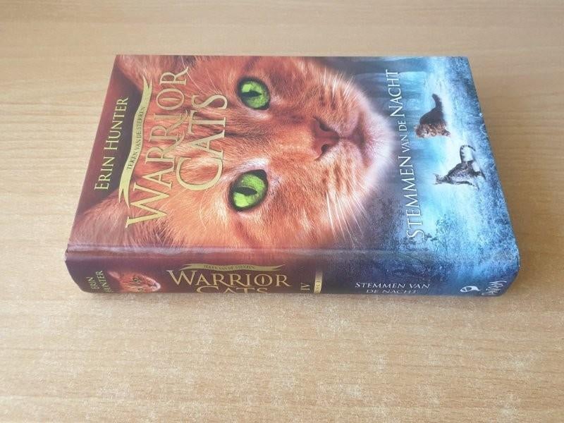Erin Hunter - Stemmen van de Nacht, Ophalen of Verzenden, Gelezen, Erin Hunter