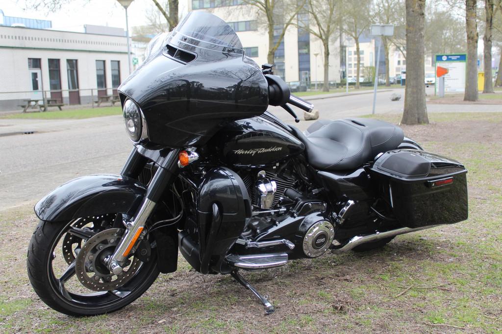 Harley-Davidson Street Glide FLH-XSE Street-Glide CVO scream - foto 2