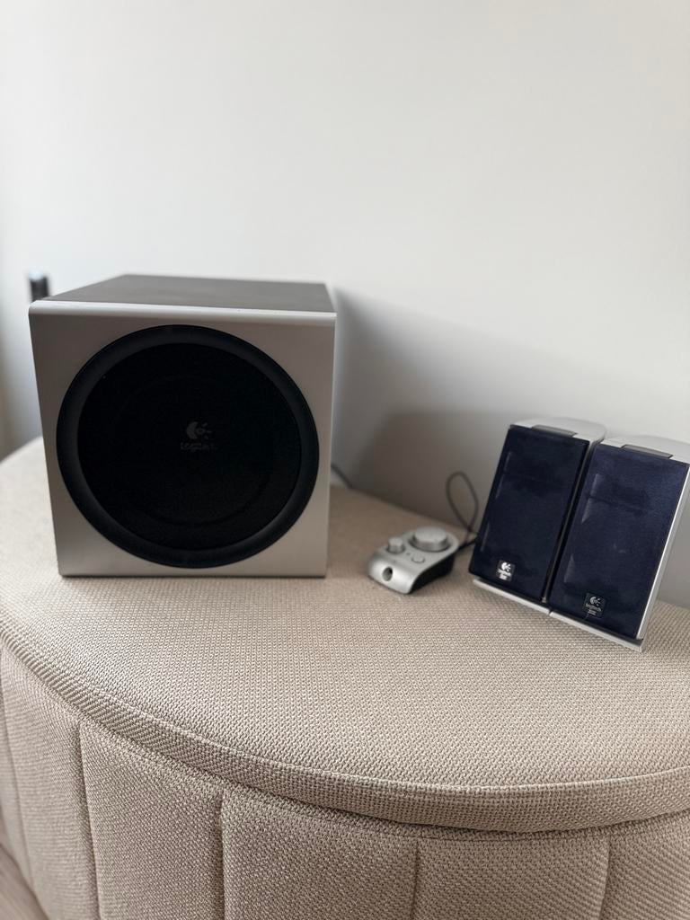 Logitech Z-2300 THX 2.1 Speakersysteem met Subwoofer, Gebruikt, Complete surroundset, 120 watt of meer, Ophalen