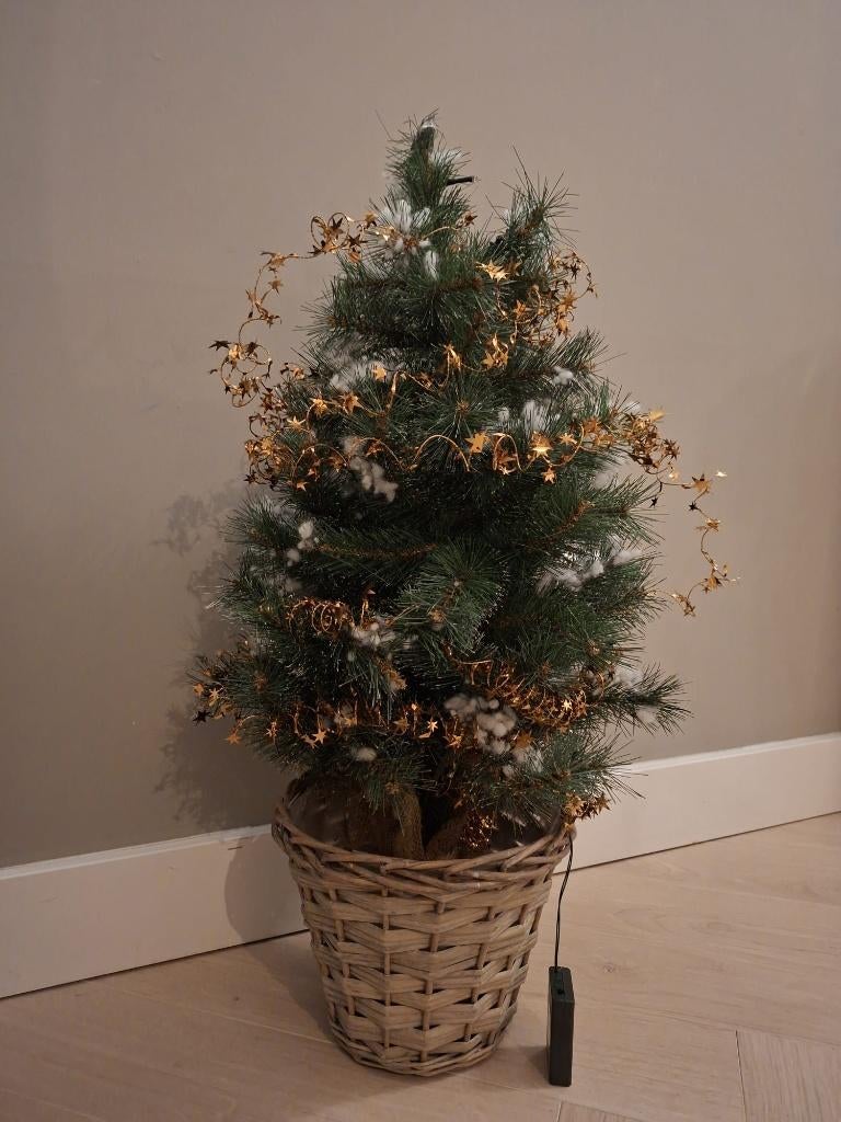 2 kleine kunstkerstbomen inclusief verlichting €5 per stuk, Ophalen of Verzenden, Gebruikt