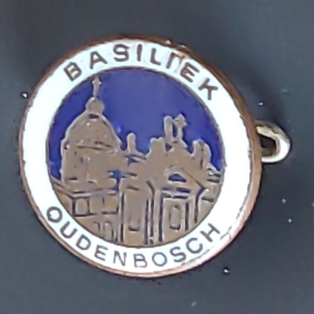 Broche Basiliek Oudenbosch, Verzenden