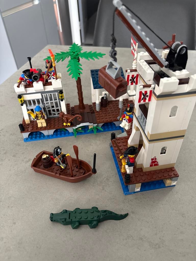 Lego Pirates Fort met boot en krokodil 6242, Ophalen of Verzenden, Zo goed als nieuw, Lego