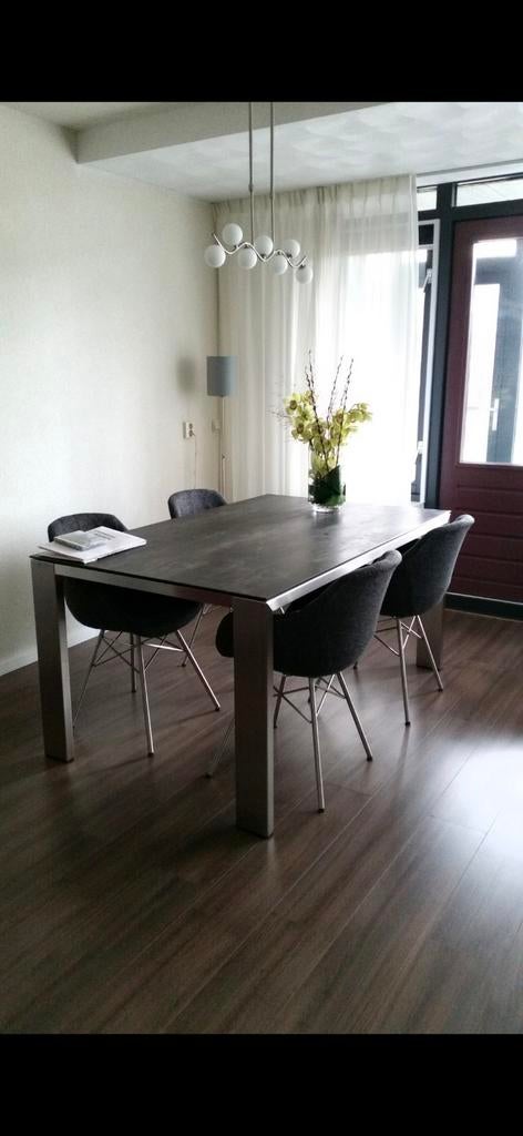 Design eettafel Bert Plantagie met stoelen in nieuwstaat, Ophalen, Zo goed als nieuw, Vier