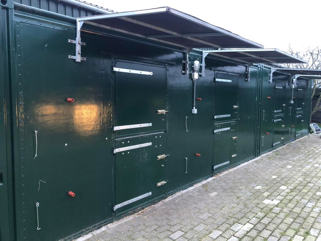 Containerstallen huren 35 euro !!, Dieren en Toebehoren, Stalling en Weidegang, Stalling, 2 of 3 paarden of pony's