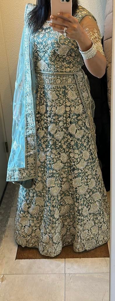 Prachtige groene Lehenga 3 delig, Maat 38/40 (M), Overige typen, Nieuw, Ophalen of Verzenden