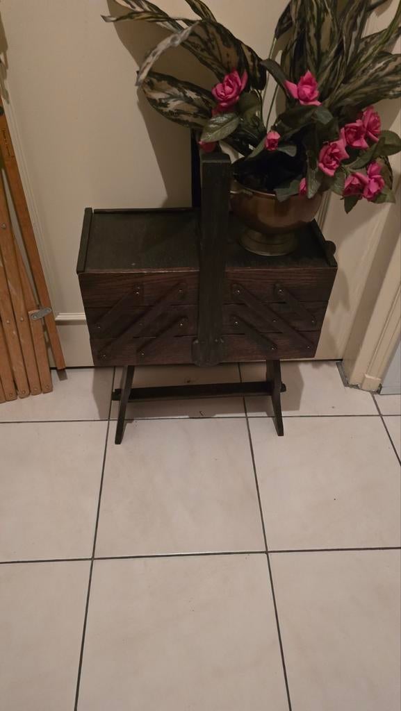 Antieke naaibox, Ophalen