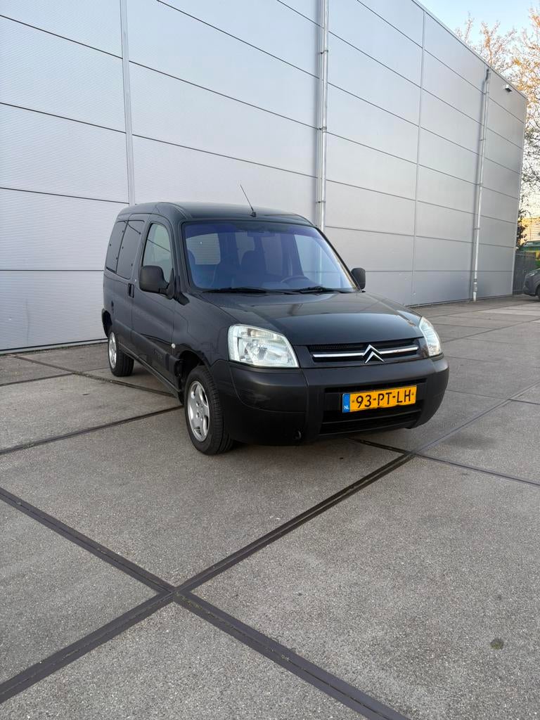 Citroën Berlingo 1.4 I 2004 Zwart AIRCO, 4 cilinders, Zwart, Origineel Nederlands, Berlingo