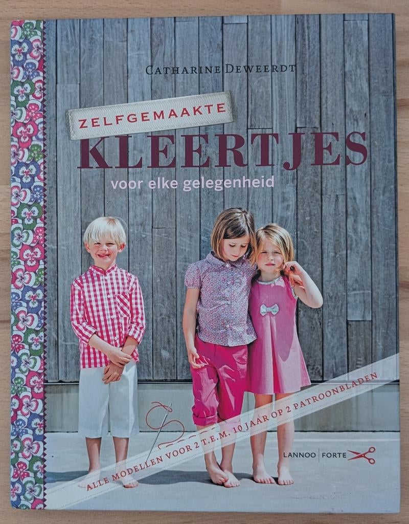 Boek Zelfgemaakte kleertjes - Catharine Deweerdt, Hobby en Vrije tijd, Kledingpatronen, Ophalen of Verzenden, Zo goed als nieuw