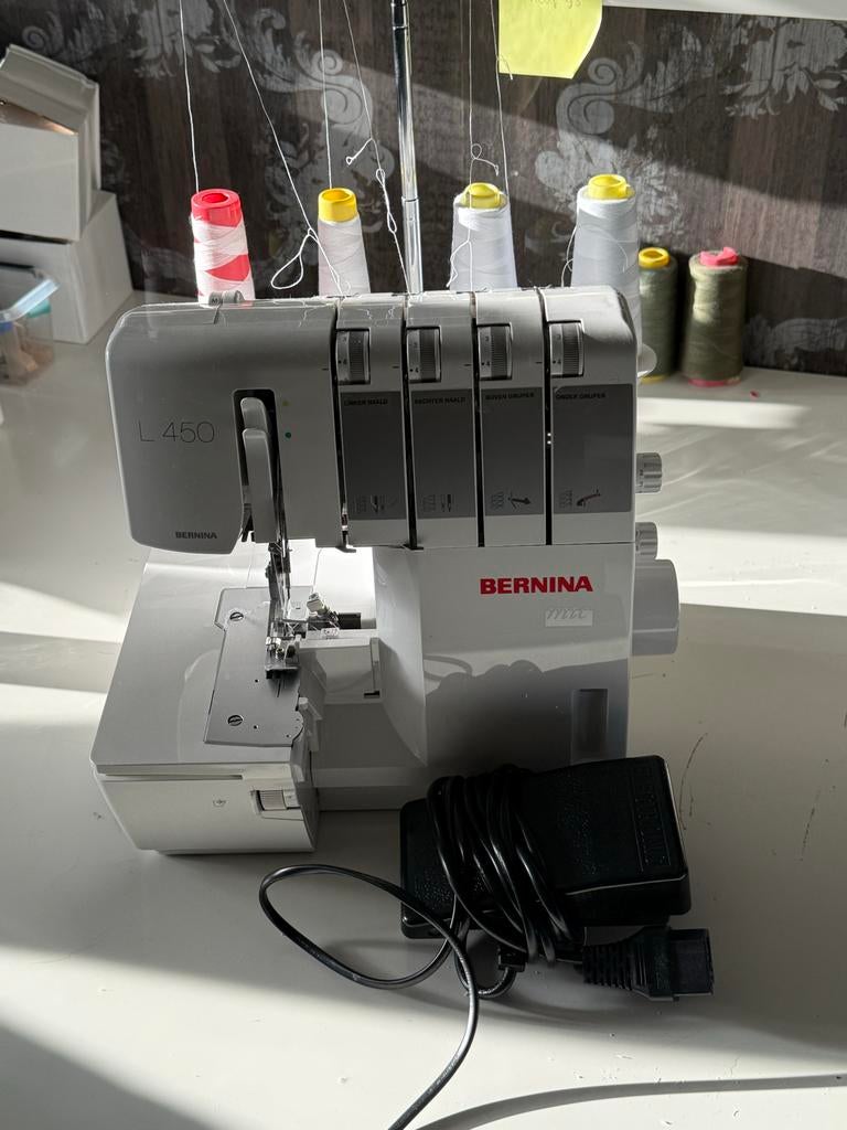Lockmachine Bernina L450, Hobby en Vrije tijd, Naaimachines en Toebehoren, Ophalen, Gebruikt, Lockmachine, Bernina