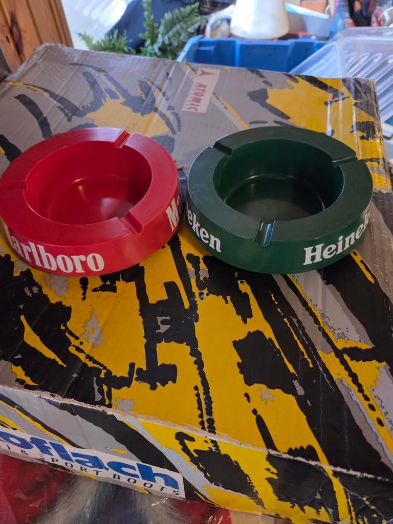 Set van 2 vintage asbakken: Marlboro en Heineken, Ophalen of Verzenden, Gebruikt, Asbak